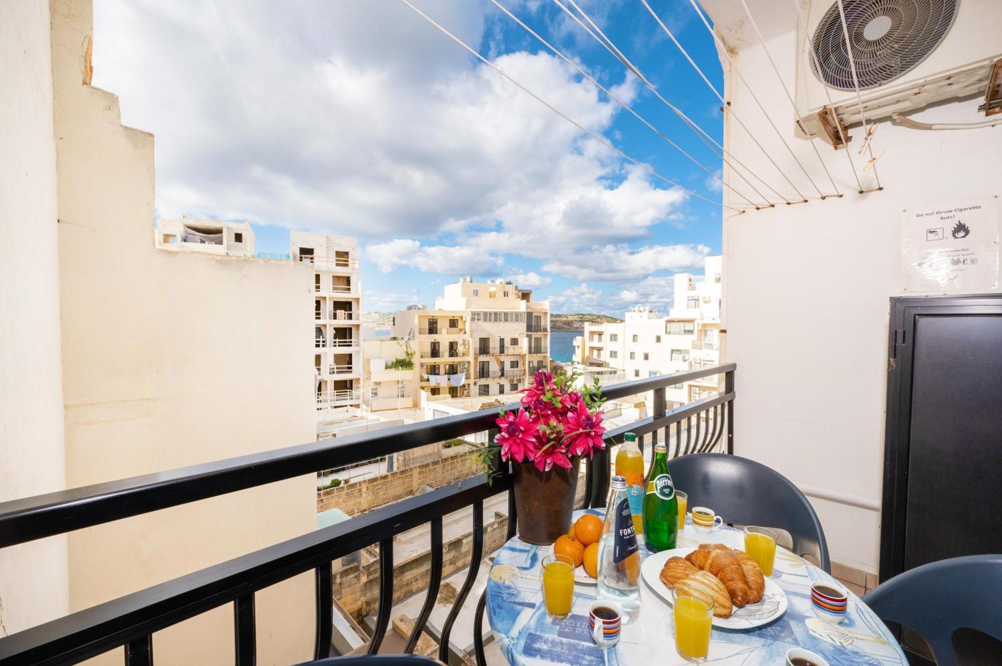 Seashells Apartments With Terrace, Just Off The Seafront In Bugibba - By Getawaysmalta Сент-Полс-Бей Экстерьер фото